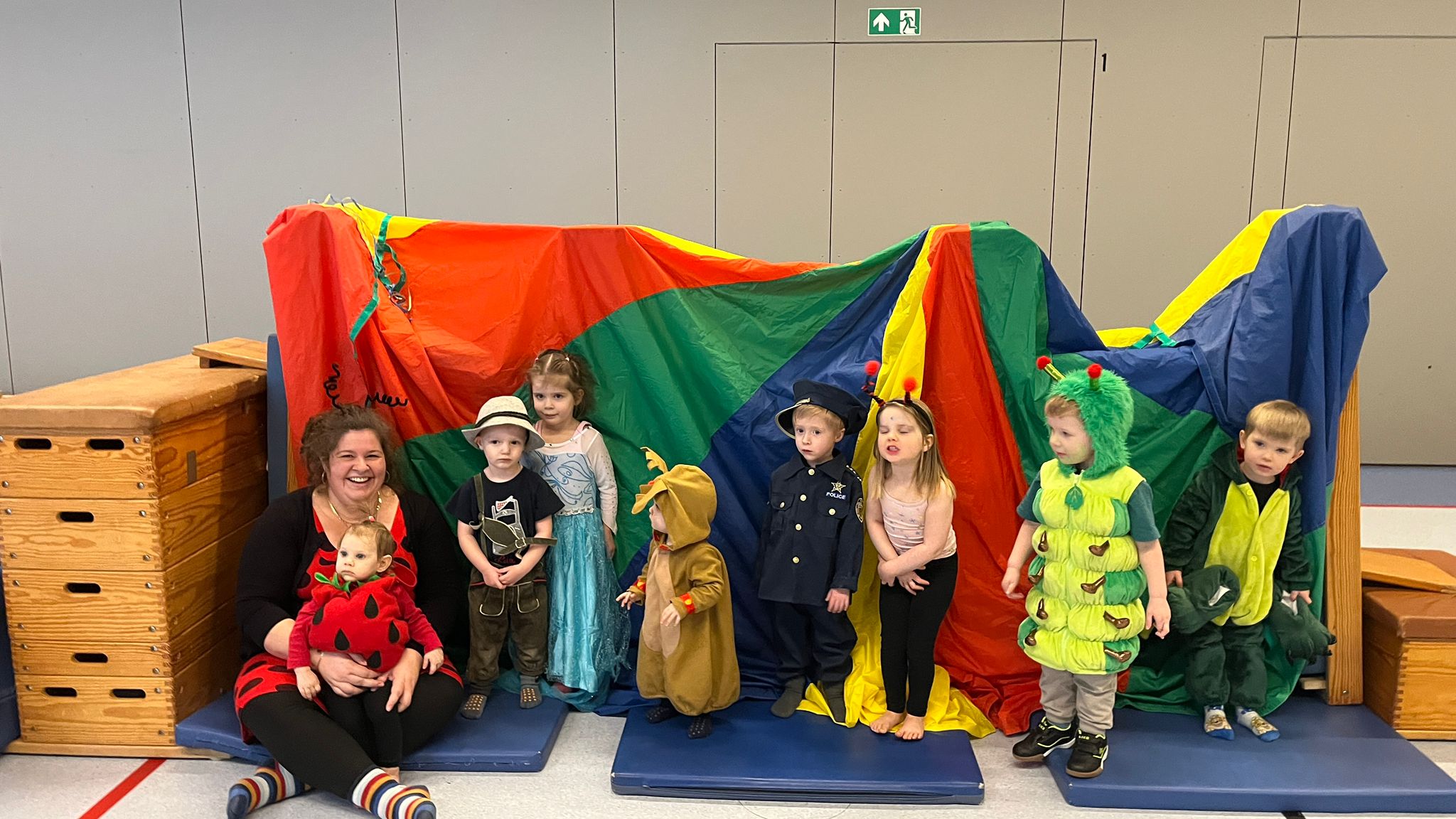 Karneval bei den Pamperszwergen – Bunte Turnstunde voller Freude