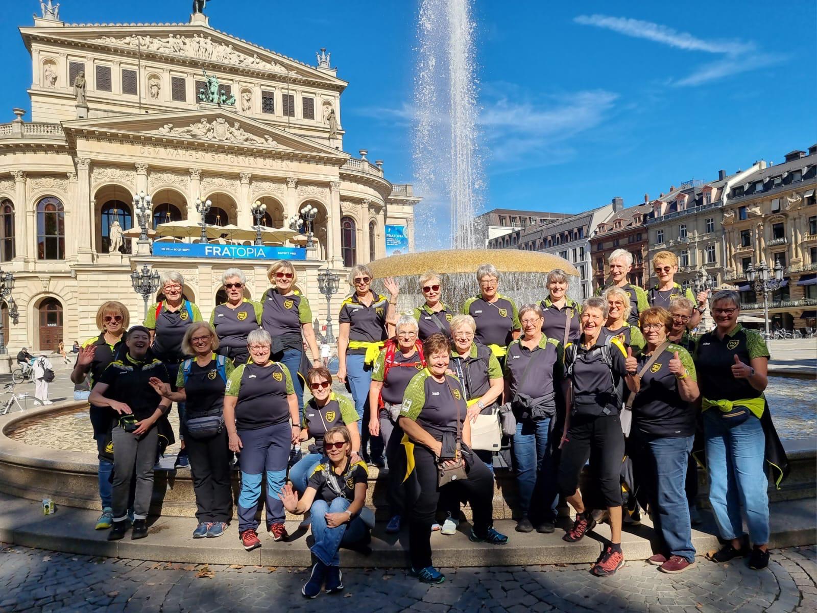 Freitagsfrauen der TSG Helberhausen auf Entdeckungstour in Frankfurt